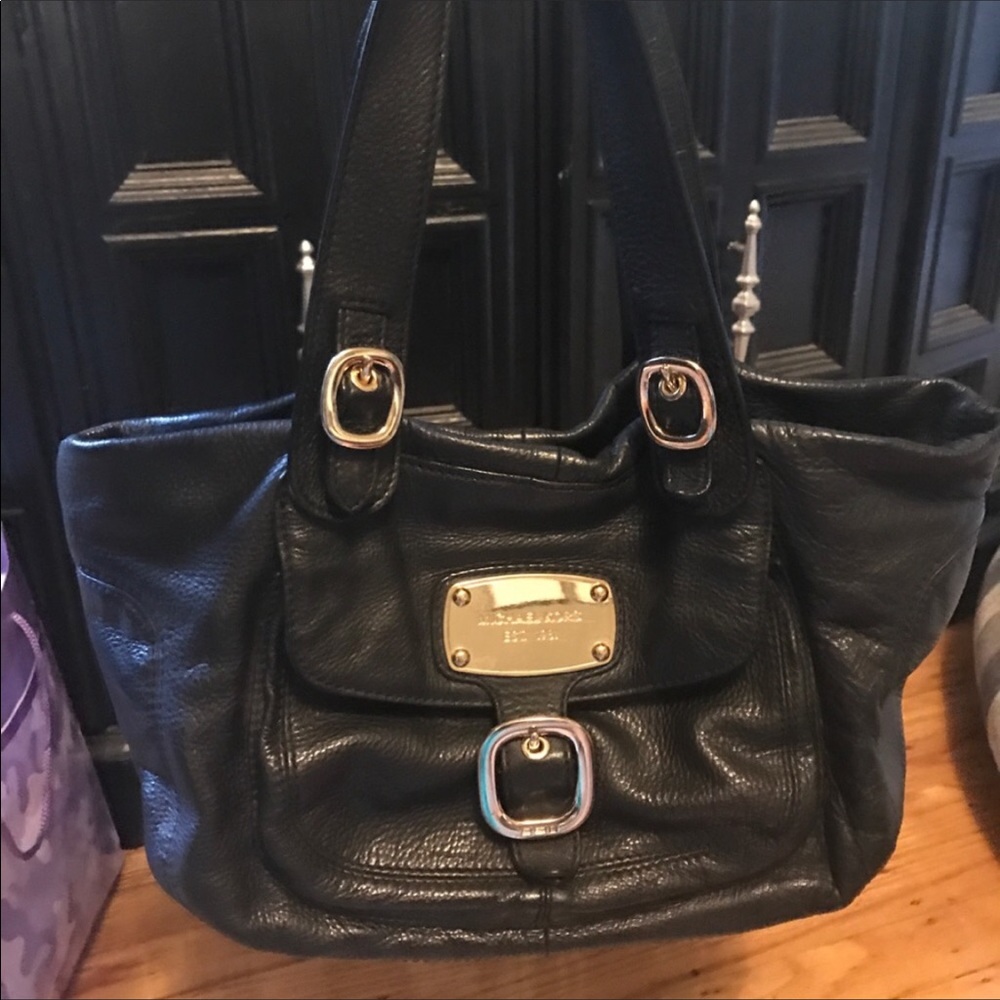 MICHEAL KORS BLACK SOFT LEATHER PURSE GREAT SHAPE